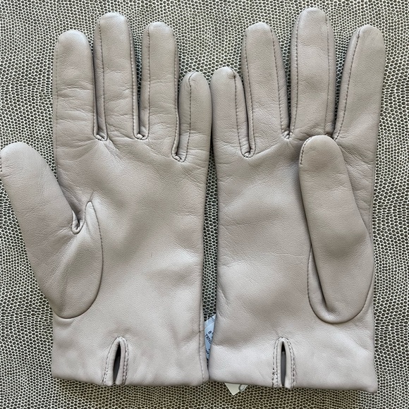 Coach soft leather gloves with bow detail NWT - Picture 4 of 6